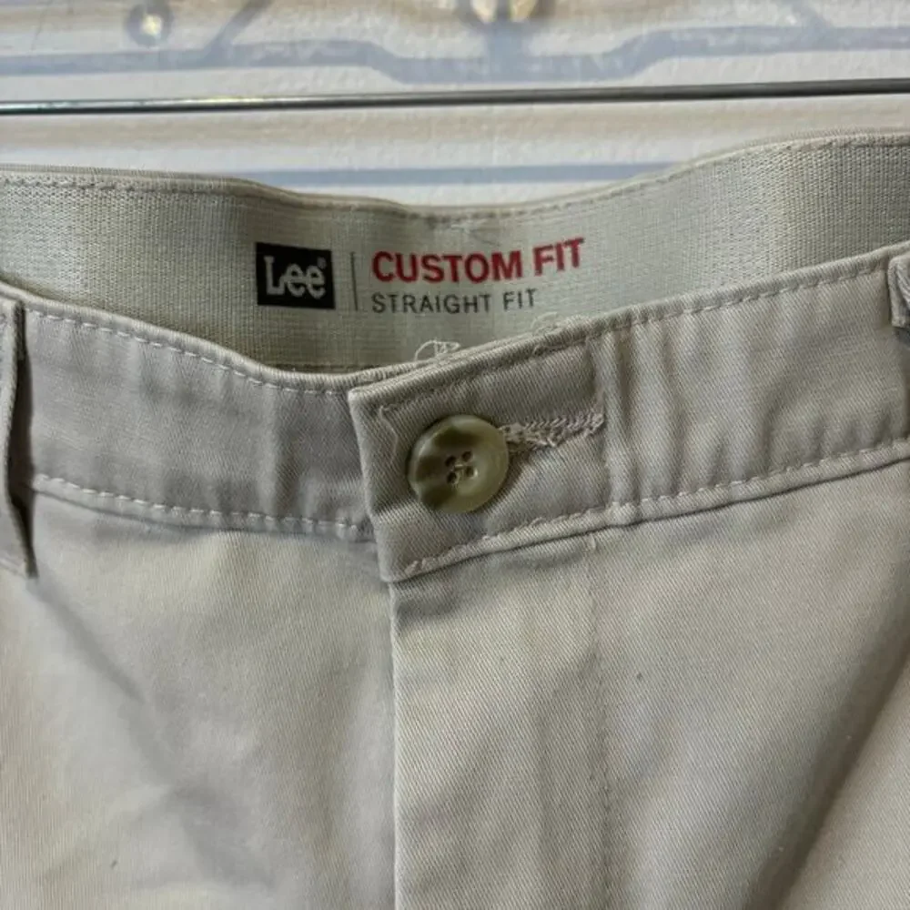Lee Custom Fit Straight Fit Men's‎ Khaki Pants 33x32 EUC Preppy Classic Basic